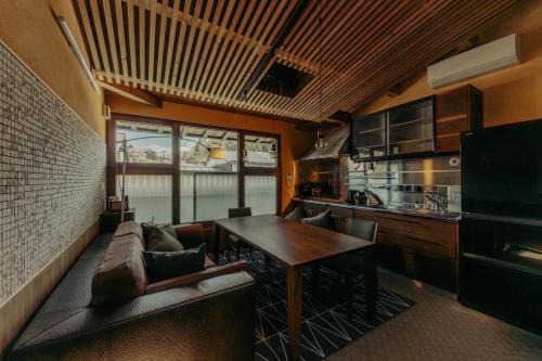 Old Town Apartment | まるで歴史ある町並に迷い込んだ可能ような時間が流れ町並保存地区で特別なひと時をお過ごしください