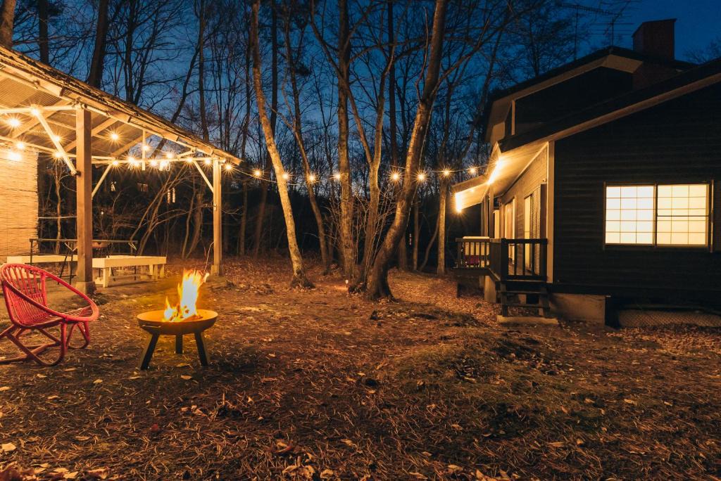 Tsumagoi House | クラレンス北軽井沢 - 4KプロジェクターとBBQ,焚き火を楽しむ森の貸切Villa -