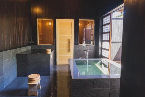 Otsuki Apartment | 古民家宿るうふ織之家 Heritage Villa LOOF Shikinoie
