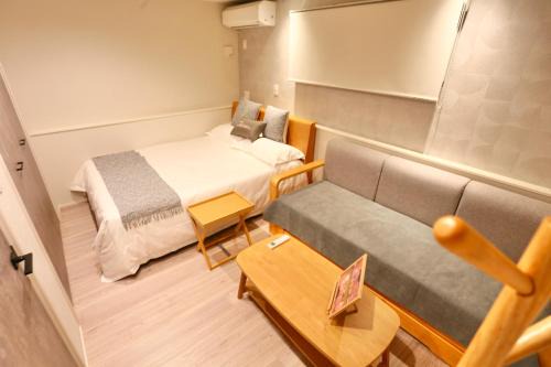 Shinjuku Villa | 新宿大江戸線 l Metro 4 min to Shinjuku St l Luxury Home in Shinjuku City