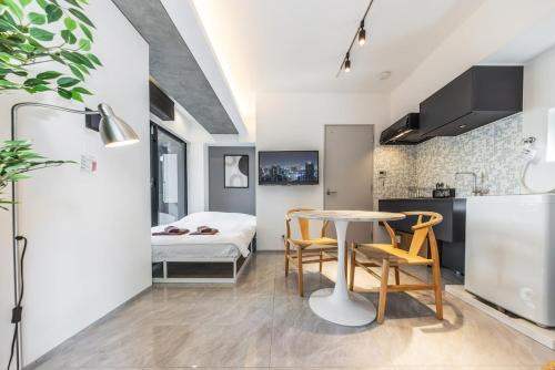 Nagawa Apartment | 1 min by tram from Shibuya Station, 6 mins walk from Shinsen Station, 15 mins walk from Shibuya Station