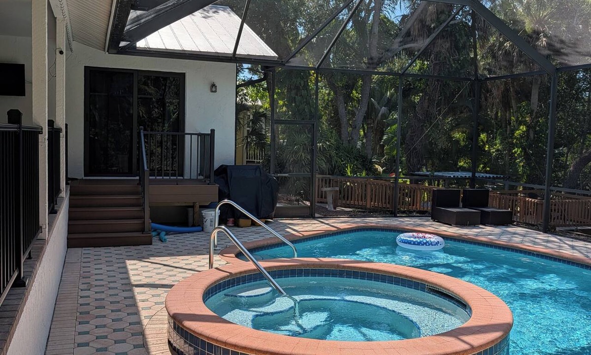 Palm River Estates House | 3 bed/2 bath pool home & hot tub in Naples. Great neighborhood. 3 miles to beach