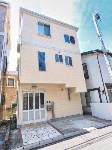 Ichikawa House | A whole-house rental in Central Ichikawa City with parking-Ideally located within walking distance of 3stations on 3 railway lines connecting to Tokyo Skytree-18min, Asakusa-20min, Disney-22min, & Narita and Haneda airport-Sakura Private Vacation House