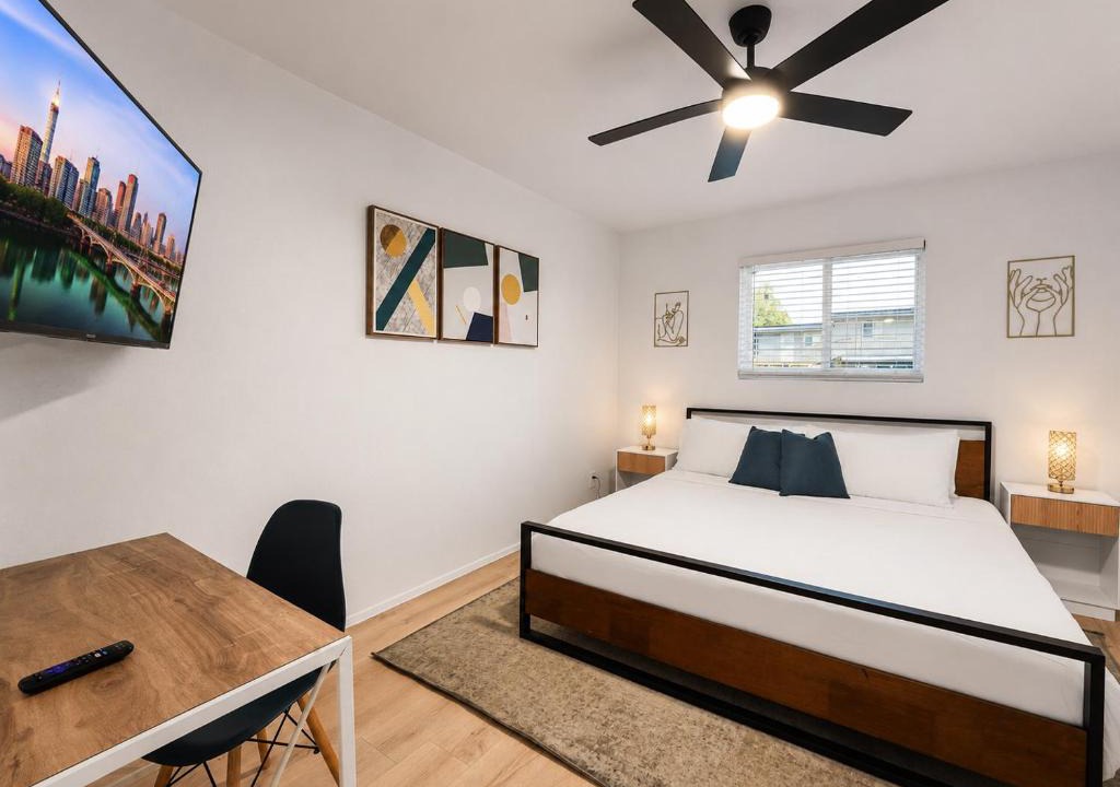 Hancock Apartment | Central Hyde Park 2BR king suites close to UT, Moody Center, DT