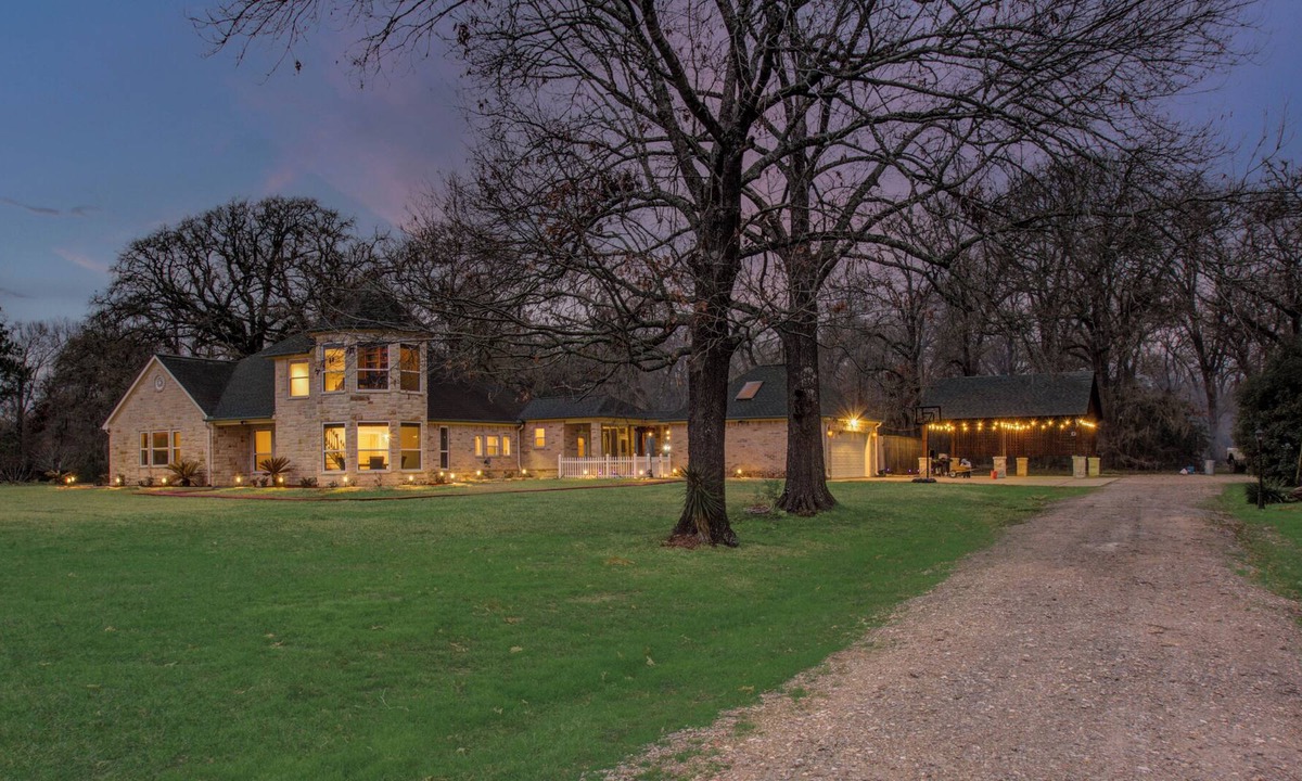 Pointblank House | Chic & Modern Getaway Ranch-Lake Livingston View! Houston/Dallas/Austin Getaway