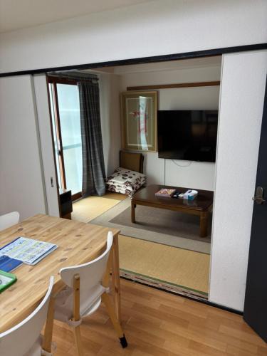 Higashi-osaka Apartment | Gallery Compass- Art Apartments Osaka with Breakfast Free Parking