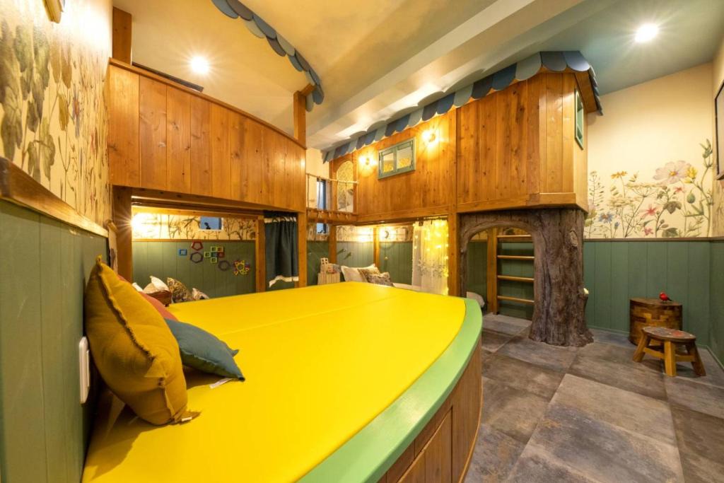 Nakano House | Holy House