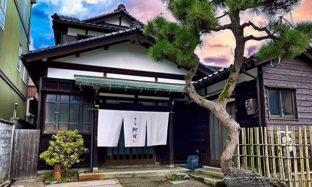 Kanazawa House | Kenrokutei Oyado - 7 min. walk from Kenrokuen Garden, luxury old private house for up to 10 people.