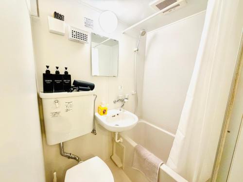 Meguro Apartment | LEON RESORT HOTEL Max 4 people Shibuya 11min Shinjuku 15min Meguro 5min Tokyo Tower 14min Family-friendly location great for Minecraft players 102 最大4人 渋谷駅11分 新宿15分 目黒5分 東京タワー14分 家族人気 マインクラフト 好立地