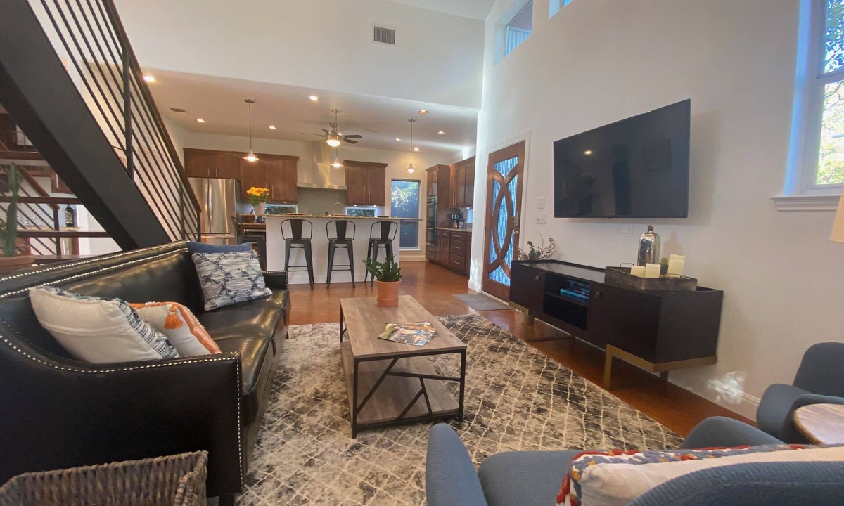 Boerne House | Lovely, Bright Modern House, Short Walk To Main Street, Private Pool!