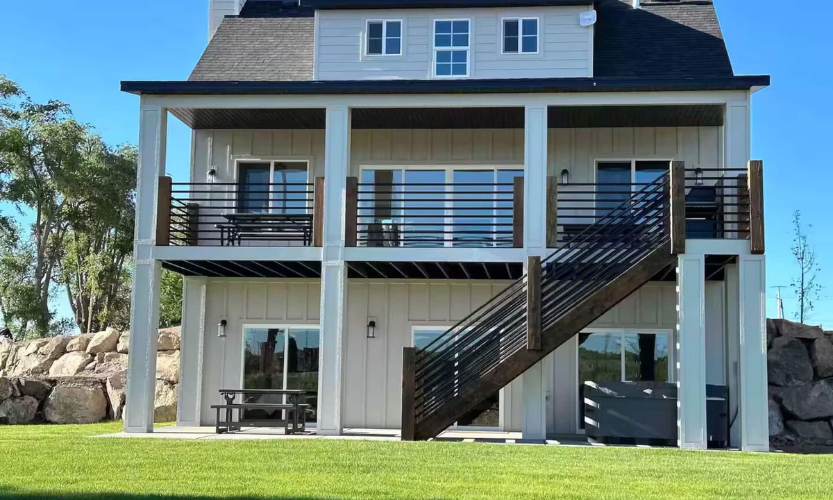 Panguitch House | Luxury Large Farm Home @ Stoney Farms -NO CHOREs