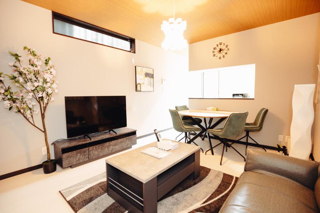 Higashinari Villa | New! Direct access to Namba es-Maison今里 新深江駅徒歩2分 広々3LDK一棟貸切 大型駐車場付き 最大11名