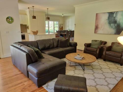 Woodend House | Noonan House, 5 bedrooms. Hop & skip to town