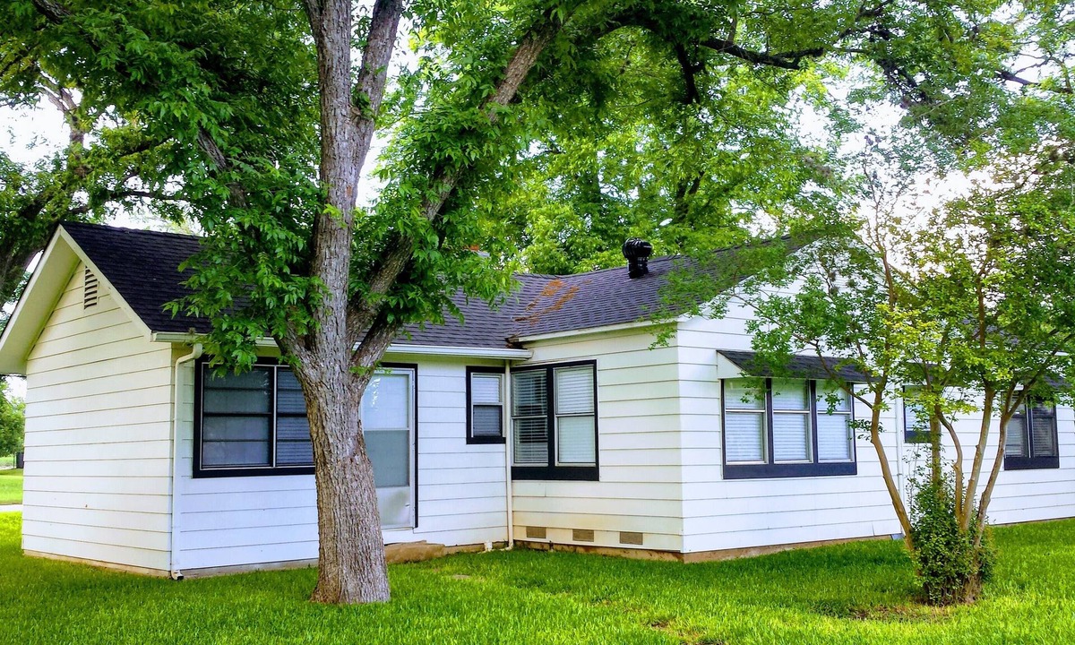 Utopia House | Quaint & Quiet Property Close to Many Outdoor Attractions