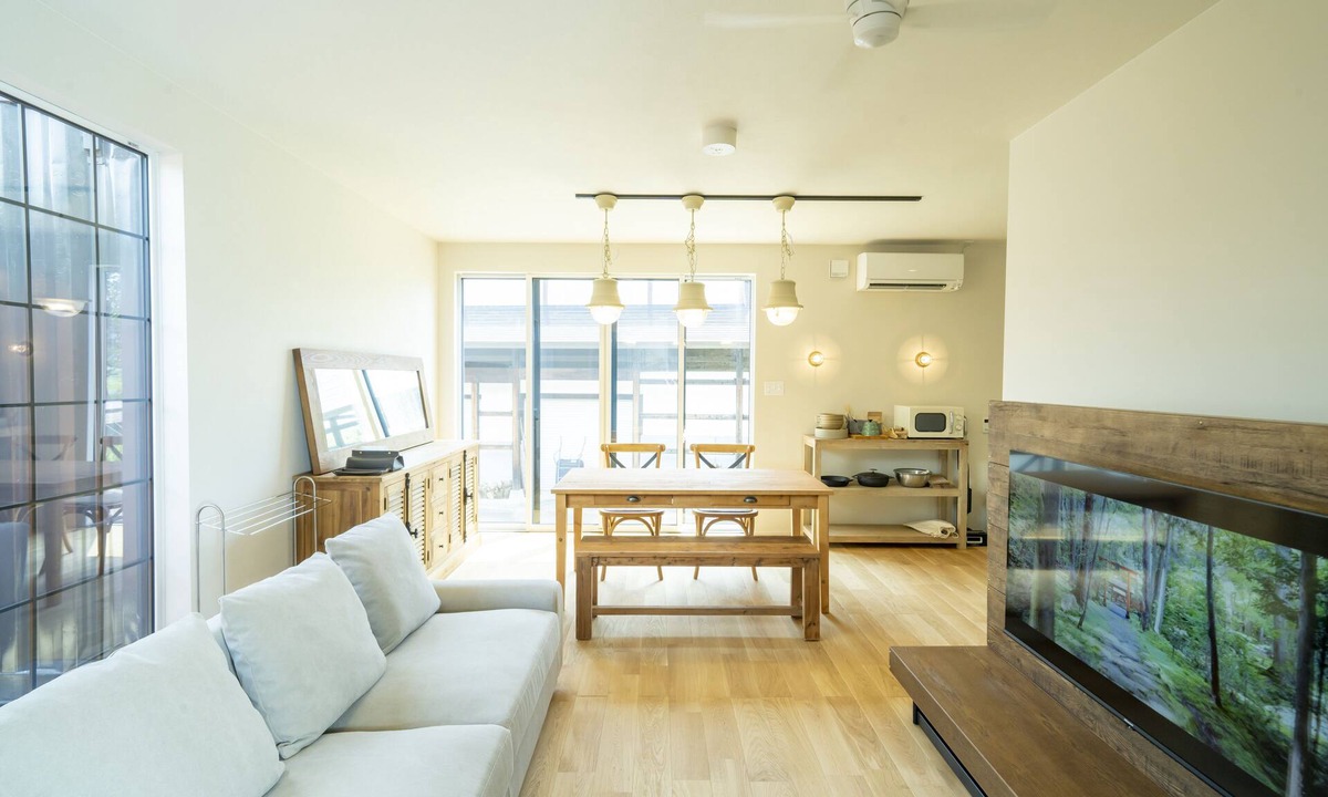 Iida House | raw