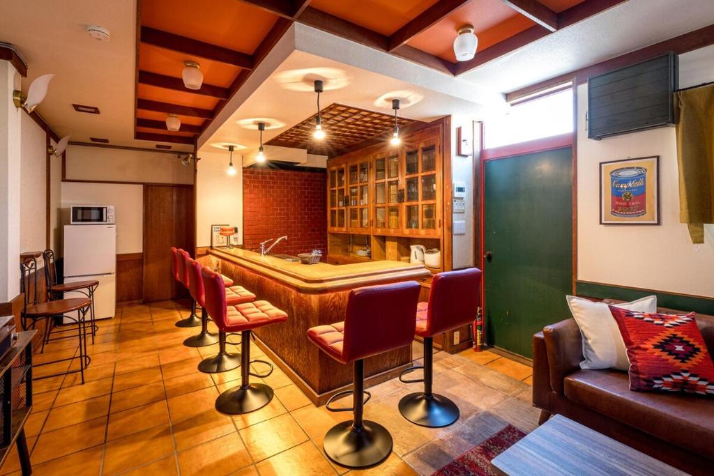 Kita Ward Apartment | Retro-style coffee house and guesthouse-3 floors-Entire building available for rent-suitable for 9 people-Parking available-pets allowed-Mahjong