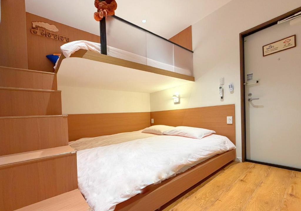 Iriya Apartment | ROKU GRKU Newly Renovated in 2026, Designer Bunk Room, 5 Min to Iriya, King Lower Bunk and Single Upper Bunk, Easy Access to Ueno and Asakusa, Sleeps 3