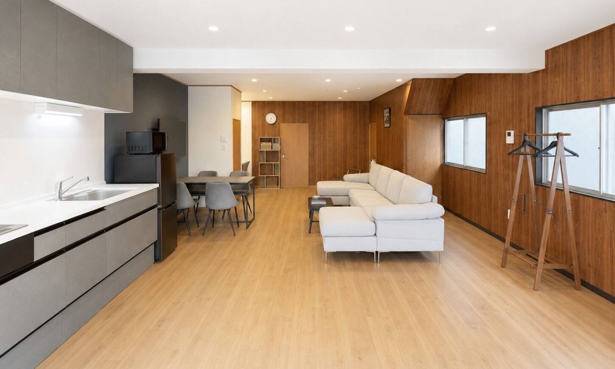 Omama House | The Old Futon Shop HU1