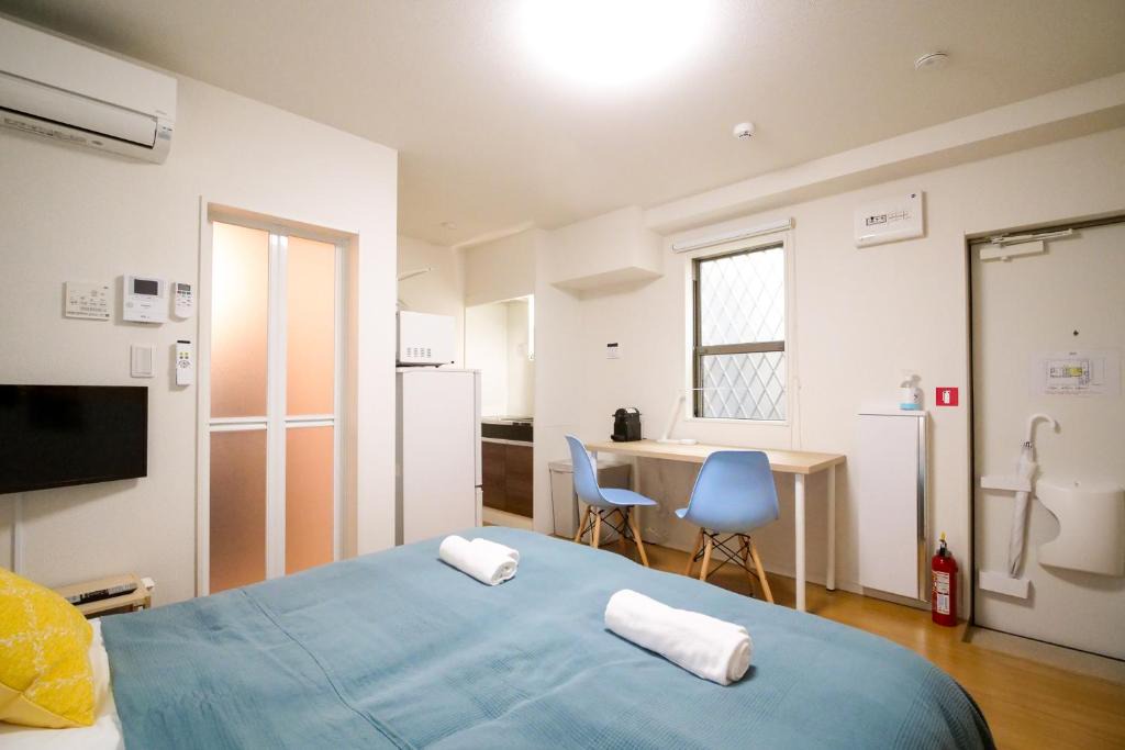Higashitateishi Apartment | Triphome Tateishi New open/2 single beds/big table/300M WiFi
