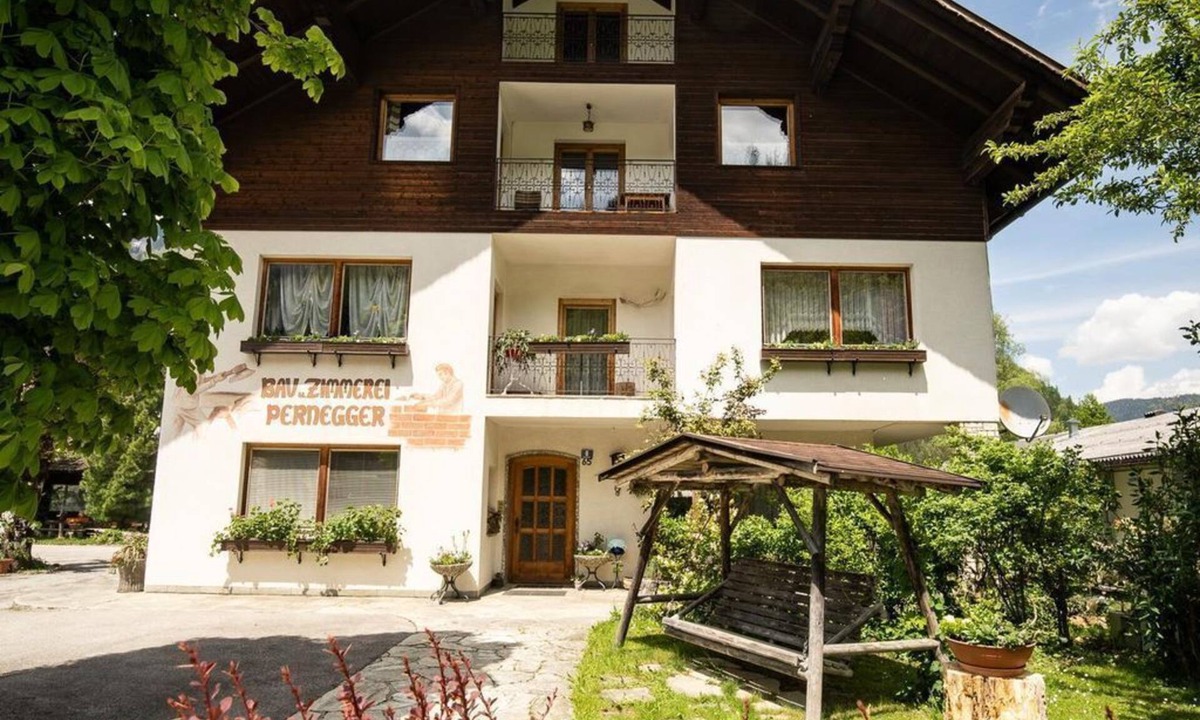 Hinterstoder Apartment | Vacation Rental: 4/3 Bedrooms/Bathroom, Toilet - Pernegger Vacation Home