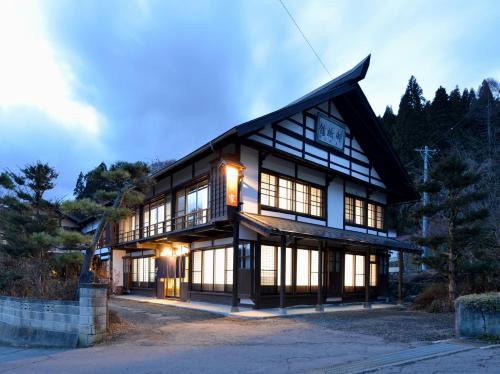 Togakushi Hotel | Yadoya Shiroganeya Limited to one group per day (2 to 8 people) Fully booked traditional building inn Traditional culture experience