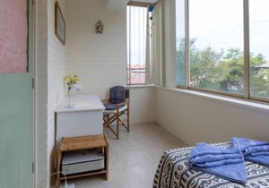 B6 Crawley Apartment 1 BRM & Sleepout near UWA in Perth