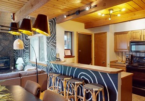 Cozy Sunriver Condo with Access to Exclusive Golf in Sunriver