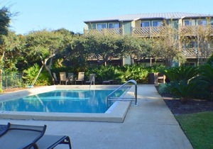 New Listing!! Cozy 1 bedroom condo in quiet setting on the second floor!! in Inlet Beach