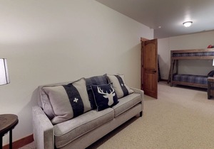 Newly updated townhome with private hot tub - close to the village in Big Sky