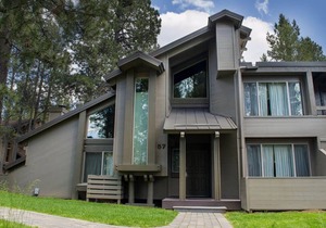 Village Lodge with Access to Exclusive Golf in Bend