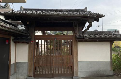 Tsuru House | 古民家ガーデン 山あり i 一棟貸し, 中庭BBQ, 焚き火, 友人グループ, 3世代旅行にもおすすめ !