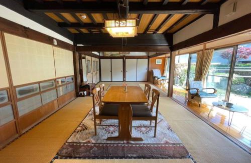 Tsuru House | 古民家ガーデン 山あり i 一棟貸し, 中庭BBQ, 焚き火, 友人グループ, 3世代旅行にもおすすめ !