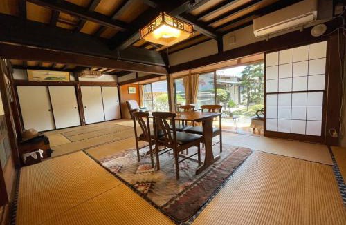Tsuru House | 古民家ガーデン 山あり i 一棟貸し, 中庭BBQ, 焚き火, 友人グループ, 3世代旅行にもおすすめ !