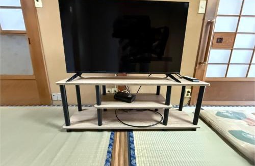 Kuwana Apartment | 桑名のお宿参宮通 駐車場物件前 長島スパーランド なばなの里 桑名駅徒歩圏一軒家 最大11名宿泊可能