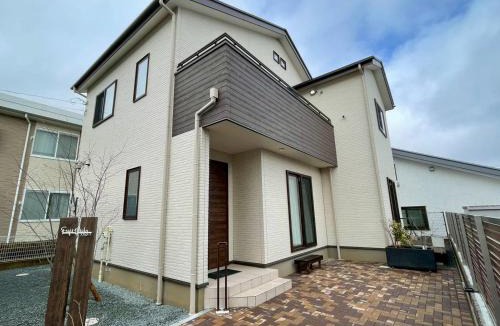 Fujikawaguchiko House | 河口湖駅徒歩10分 ベルショッピングセンター徒歩6分 大型4ldk屋根裏付き 全室空調