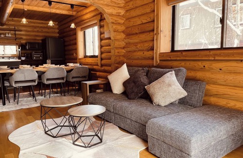 Iimori House | 2 min to Hakuba47 Cozy Riverside Log CabinBBQ/Bei'an Tan County Nagano