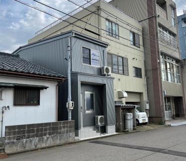Fukui House | B棟 新築 福井駅徒歩20分 民泊 eclat エクラ 松本B