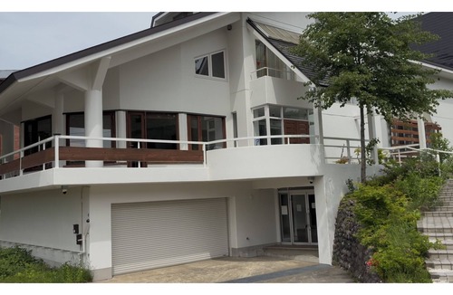 Madarao Mountain Resort Cabin | Beautiful Accom at World Class Resort: Nine-Bedroom Lodge In Madarao, Japan