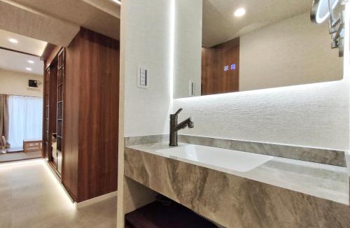 Takadanobaba Apartment | D6 Shinjuku JR St 8 mins 2 bedrooms and 1 living room Max 5P Direct to Shinjuku Ueno Ginza Shibuya Ikebukuro Yoyogi Shinagawa 新宿区 高田马场车站8分钟 两室一厅 最大5人