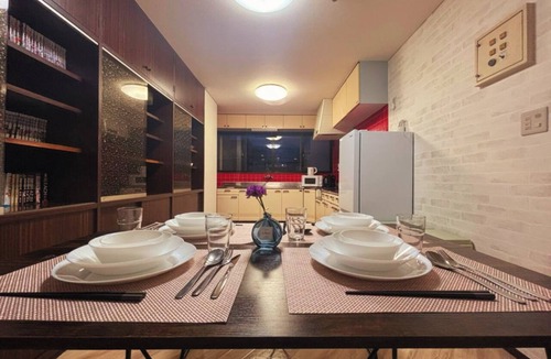 Takamatsu House | Downtown Takamatsu: Top floor of a building in the entertainment district where groups can party all night long. 168 square meters, entire building available for private rental. Mahjong, karaoke, darts, rooftop terrace. Accommodates up to 10 people.