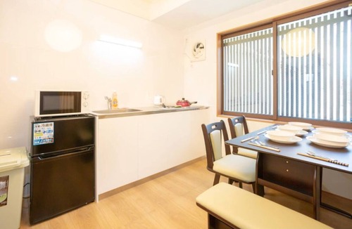 Nakagyo Ward House | ENRAKUJR A retreat-like Kyomachiya within walking distance of Marumachi / Nijo Station / WiFi / Stylish room with good sunlight