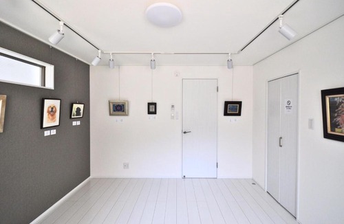 Koshigoe Apartment | Gallery SOHOー海まで5分 鎌倉のギャラリーに泊まる特別なアート体験ー