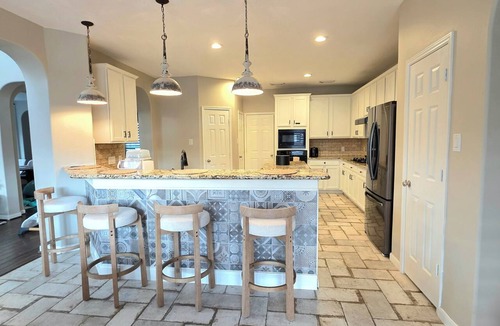 Conroe House | Grand Conroe Retreat Near The Woodlands, Pool, 2 Primary Suites, Sleeps 8