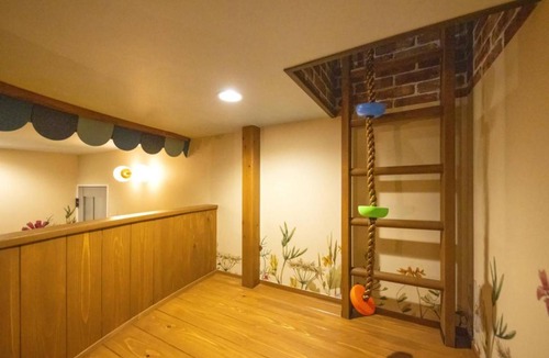 Nakano House | Holy House