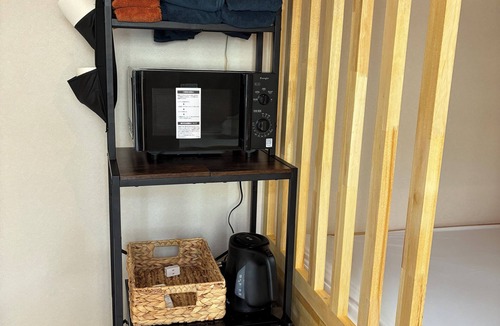 Kadena-cho Hotel | Hotel Kozafornia 1 building for rent with 3 rooms, each with bath, shower and toilet. For families of up to 8 people + 4 children! Okinawa Arena 10 min. Churaumi Aquarium 80 min. 2 parking lots