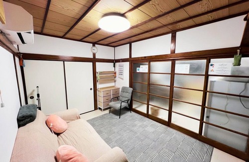 Higashishinkoiwa Villa | Independent villa located 9 minutes walk from the station, 13 minutes from Tokyo Station, and 14 minutes from Akihabara. Accommodates up to 6 adults and 1 infant. Three bedrooms, 77 square meters of private space.