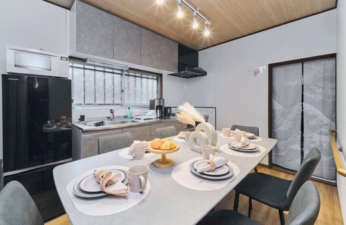 Inuyama House | Inuyama Castle within 10 minutes/80-inch movie theater/free parking/6 beds + 1 sofa bed/83 sq.m./Up to 10 guests/mono rental/coffee maker available