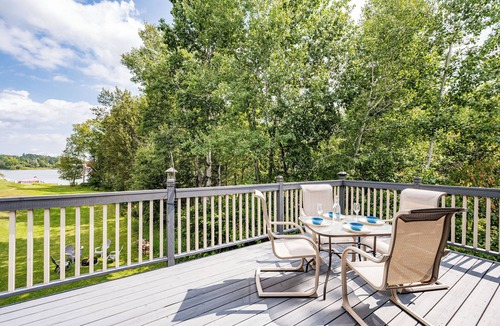Duluth House | Leave it all behind when you stay in this charming Lakefront home on Fish Lake.