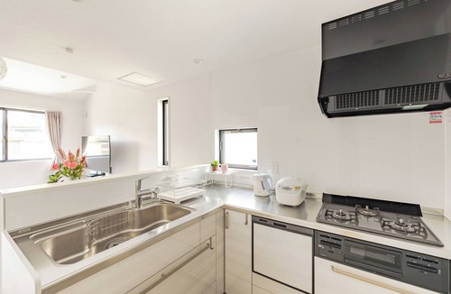 Sumida House | Located 650 meters from Tokyo Skytree, with direct access from Narita and Haneda Airports. A two-story single-family home that accommodates up to 7 guests. A 4-minute walk from the nearest station.