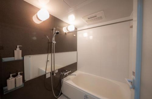 Nishi Apartment | MAKI Residence九条-京セラドーム徒歩圏! 広い50平米 最大6名 4beds Near USJ Namba